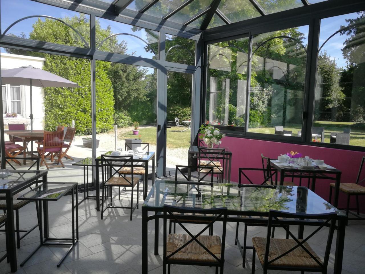 Bed and Breakfast H De Surgères Exterior foto